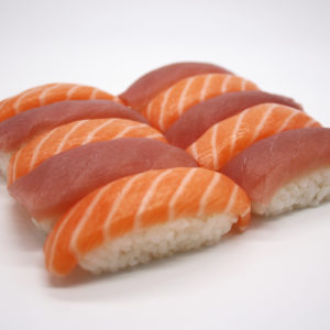 Plateau 10 pièces sushis saumon thon le comptoir à sushis