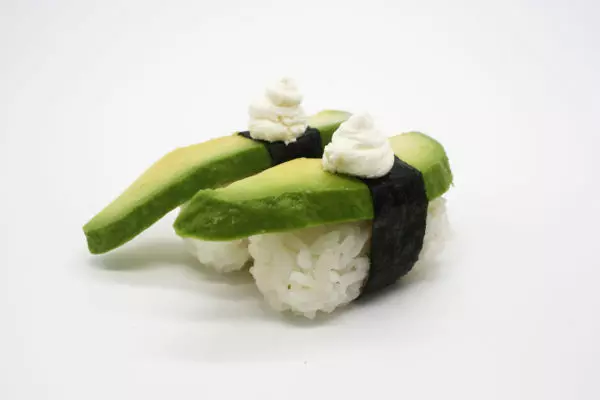 Sushis avocat fromage le comptoir à sushis