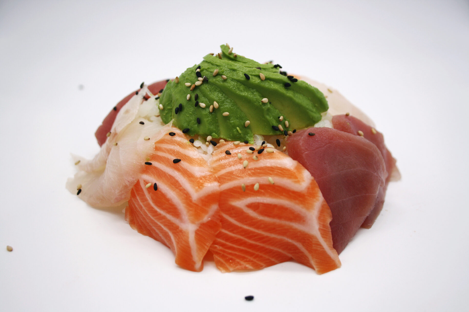 Chirashi saumon thon daurade le comptoir à sushis