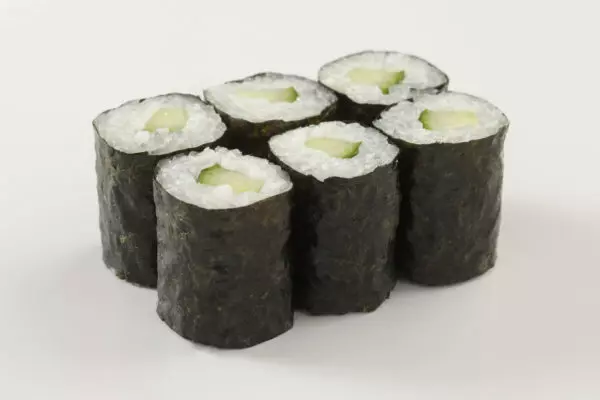 Maki concombre le comptoir à sushis